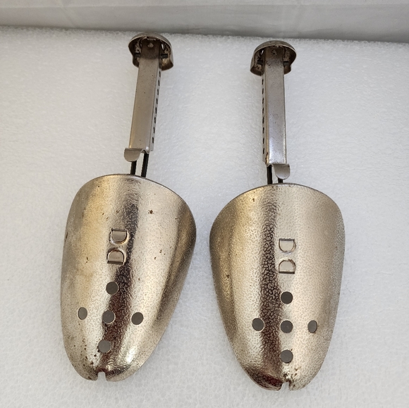 Vtg EKCO Hammered Metal Shoe Tree Shaper Stretcher Adjustable Pair - Picture 2 of 10